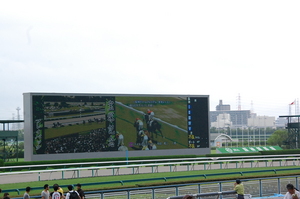 阪神競馬場上空は急速に回復