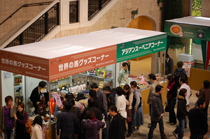 この日の東京競馬場内