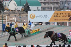 続いてトモエパワーが通過