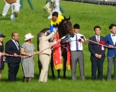 金子真人オーナーと握手